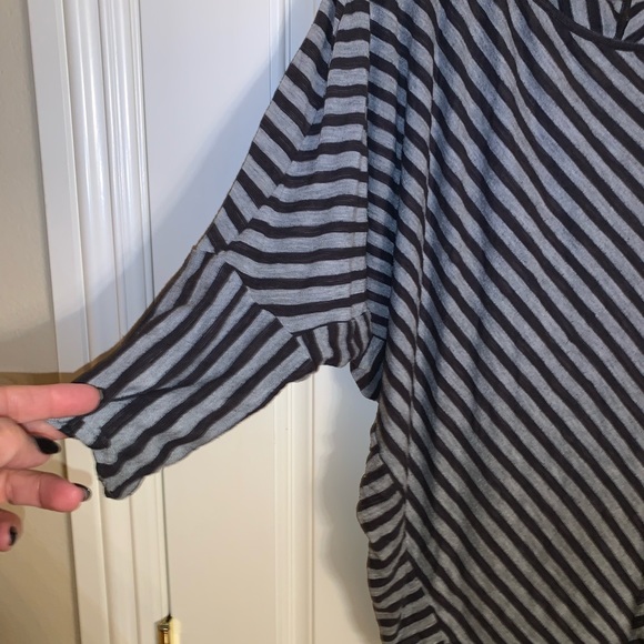 Velvet Gray and Black Striped 3/4 Sleeve T-Shirt Size Medium - Picture 4 of 5